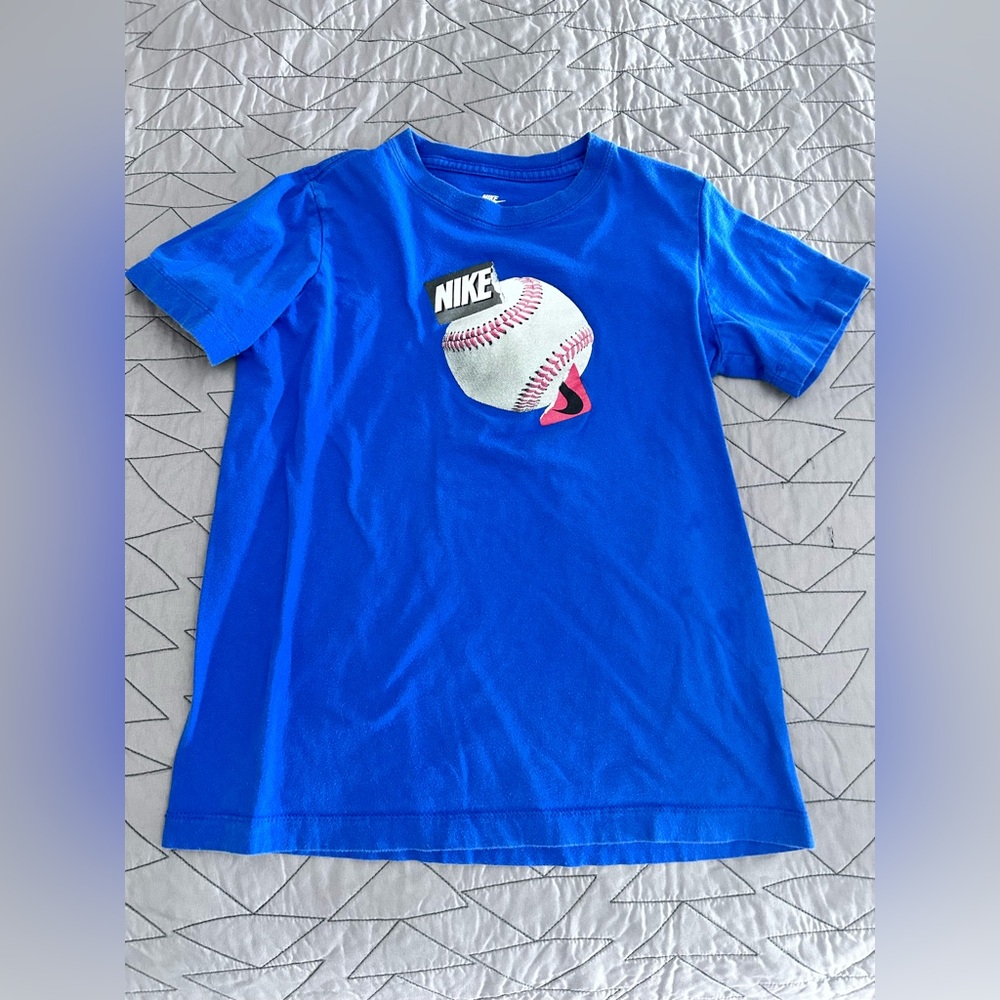 Nike boys T-shirt, size medium